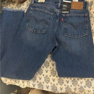 Brand new LEVIS WEDGIE STRAIGHT